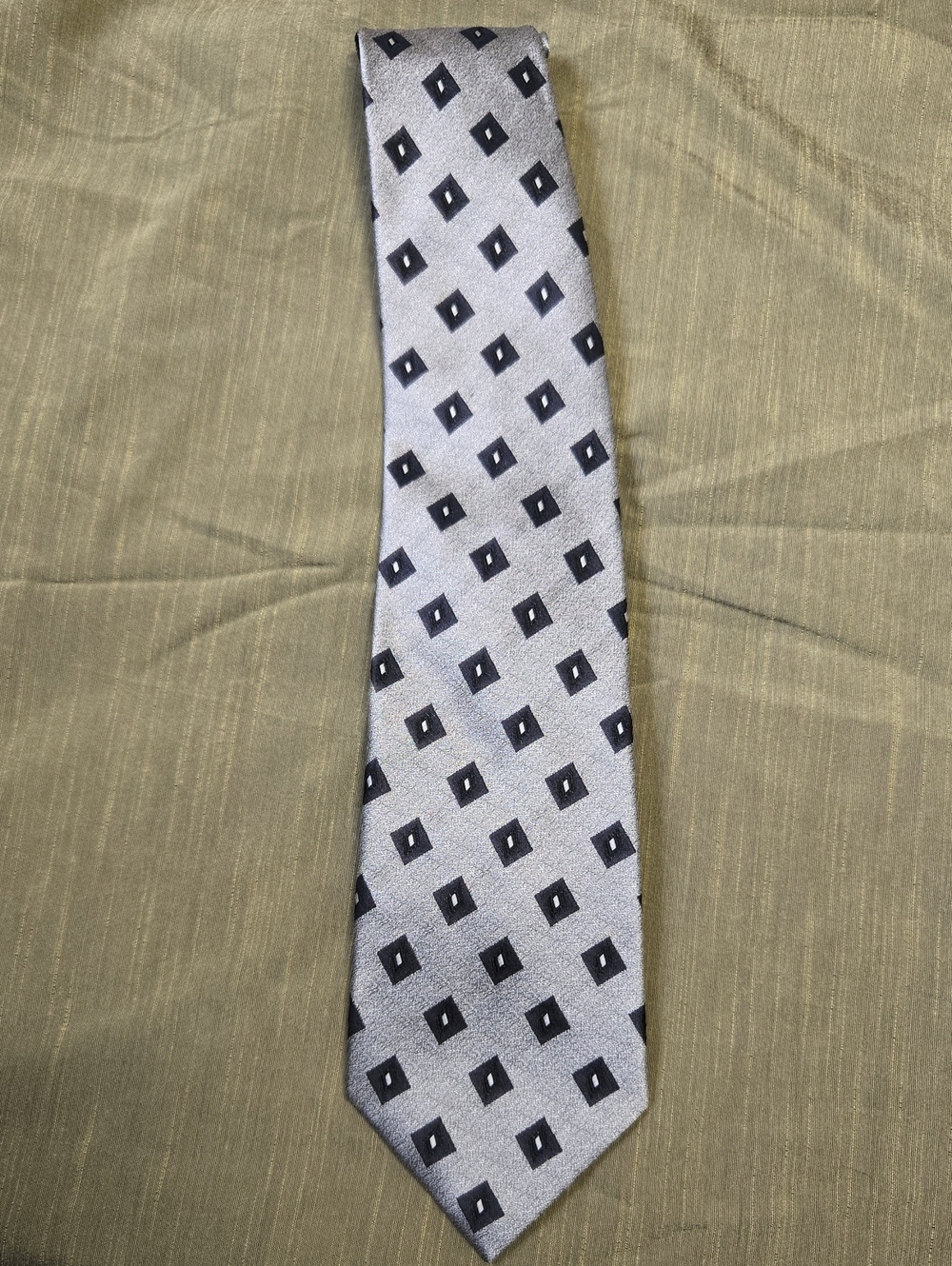 Men's Silver Tie with Black Diamond Motif